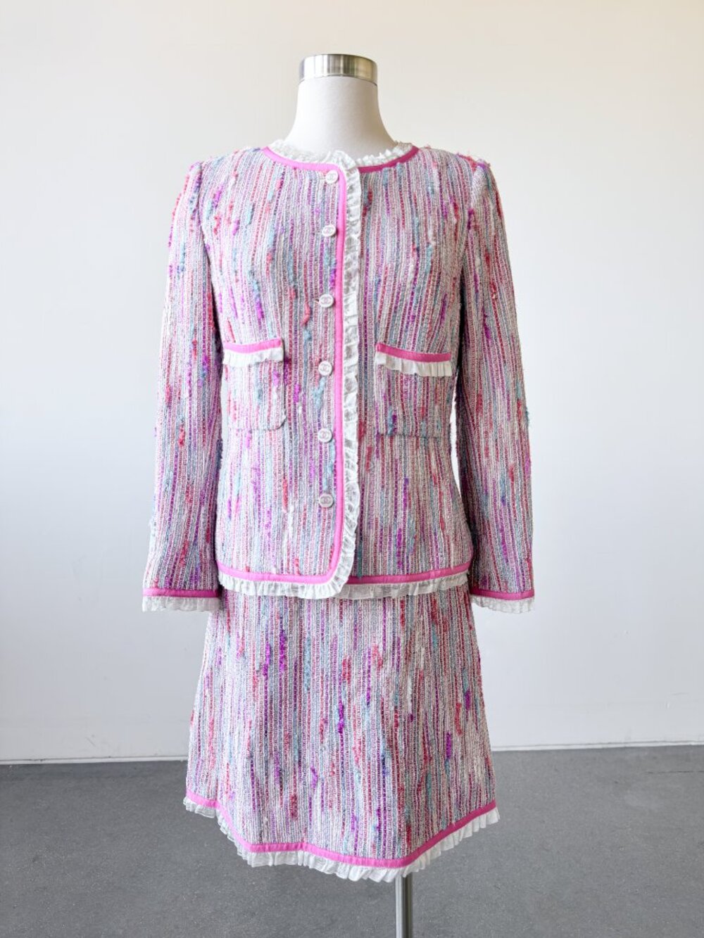 Chanel Cruise 2003 Fantasy Tweed Ruffle Blazer Jacket Pink Size FR 42 US 8